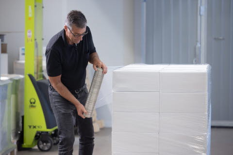 Pre-stretched manual film - Live demo in Korsberga | Trioworld